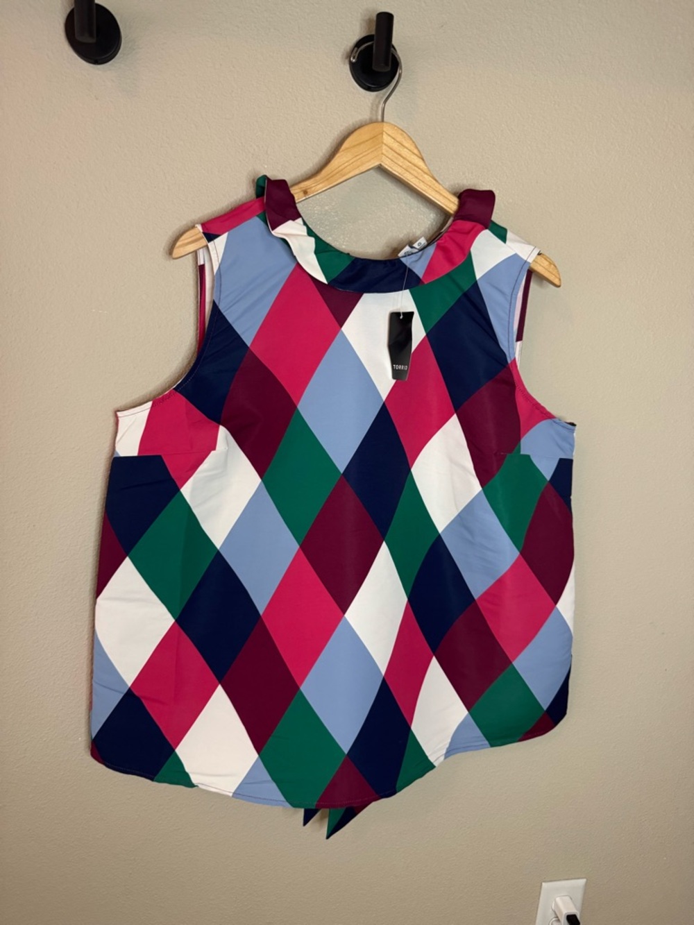 Torrid Belle Isle Diamond Print Tie Back Top NWT 1X Colorful Blouse